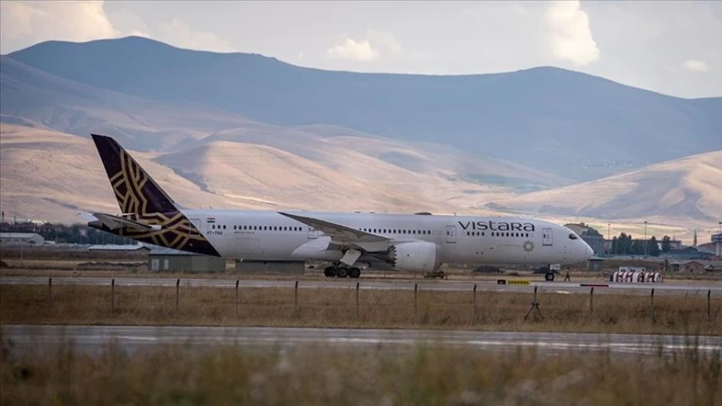 بتاريخ الجمعة 06 سبتمبر 2024هبطت طائرة ركاب تابعة لشركة فيستارا الهندية اضطراريا في مطار أرضروم شرقي تركيا بعد تحذير من وجود قنبلة فيها.وأفاد مراسل الأناضول، الجمعة، أن فرق إدارة ا