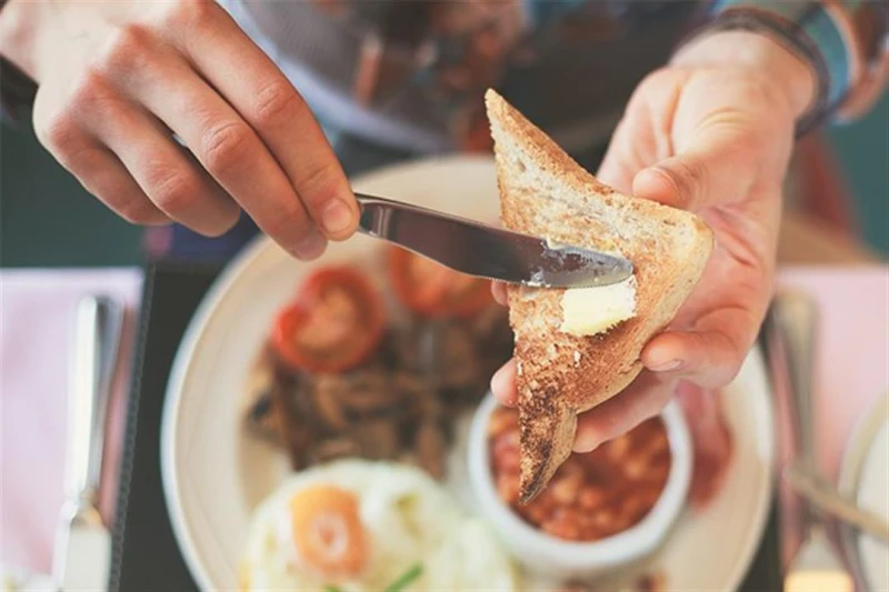 ماذا يحدث للجسم عند إهمال وجبة الإفطار يوميا.. طبيب يجيب لايف ستايل 02:01 م الثلاثاء 03 سبتمبر 2024 كتبت- أسماء العمدة: معتز القيعي أخصائي التغذية