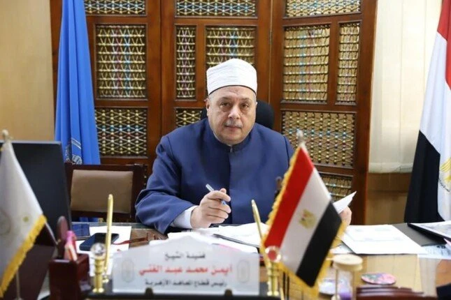 أبرز التعديلات بالمواد الدراسية للمرحلة الثانوية الأزهرية بالعام الدراسي الجديد الشيخ أيمن عبد الغنيأعلن الشيخ أيمن عبد الغني، رئيس قطاع المعاهد الأزهرية، اليوم الخميس، عن حزمة من