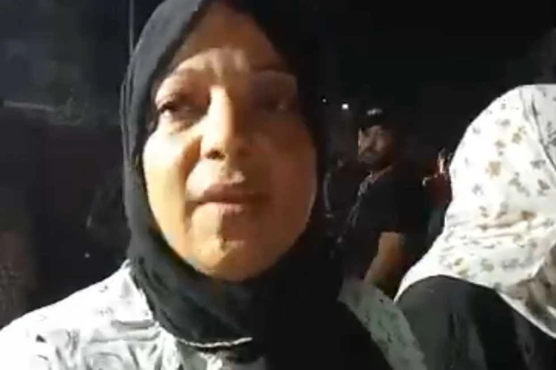 القطار كان واقف.. شاهدة عيان تروي تفاصيل جديدة عن حادث قطاري الشرقية (فيديو) روت إحدى شاهدات العيان على حادث تصادم قطاري الشرقية بمنطقة الكوبري الجديد بمدينة الزقازيق، اليوم السبت،