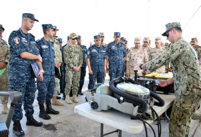 انطلاق فعاليات التدريب البحري المصري الأمريكي النسر المدافع بنطاق البحر الأحمر انطلقت فعاليات التدريب البحري المشترك المصري الأمريكي النسر المدافع،