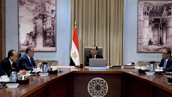 الحكومة: تصميم وإنتاج أتوبيس مصري للنقل الجماعي يعمل بالطاقة النظيفة لتحفيز الاقتصاد الأخضرعقد الدكتور مصطفى مدبولي، رئيس مجلس الوزراء، اجتماعا، اليوم؛ مع المهندس محمد صلاح الدين م