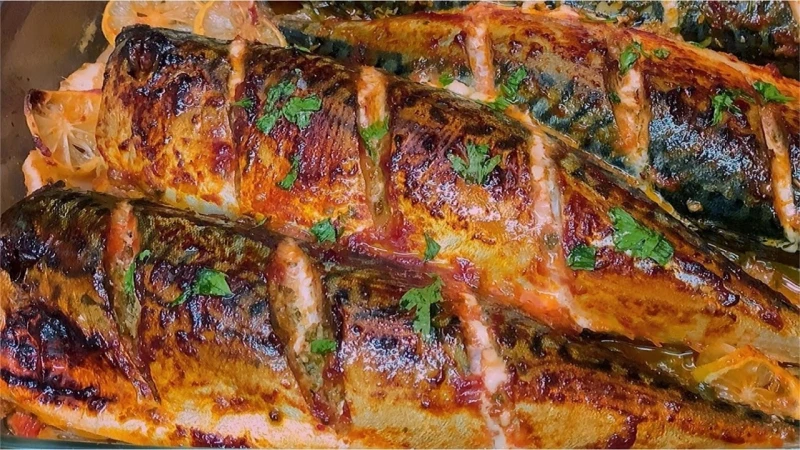 خطوات سهلة وبسيطة لمذاق رائع.. سمك الماكريل المشوي في الفرنيعد السمك من العناصر الغذائية الأساسية لجسم الإنسان، ويجب الحرص على تناول حصة واحدة على الأقل أسبوعيا، لتزويد الجسم بالعن