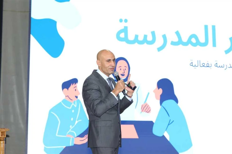 وعد مشروط.. وزير التعليم: إغلاق السناتر يتوقف على هذا الأمر وعد محمد عبداللطيف، وزير التربية والتعليم والتعليم الفني، بجعل الدراسة في الفصل المدرسي منافسة لما يتلقاه الطلاب في السن