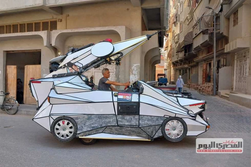 أغرب دراجة هوائية في دمياط.. على ندا: صناعة الأنتيك موهبة وبحلم أوصل بشغلي لأسواق أوروبا دراجة هوائية تحولت إلى مركبة ذو مظهر غريب، بعضا من بقايا الاخشاب والإبلاكاج وإضافة مجموعة م