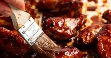 طريقة عمل أجنحة الدجاج بصوص العسل والصويا المرأة والمنوعات يمل الكثيرون من تناول أجنحة الدجاج بالطرق التقليدية سواء مشوية أو مقلية أو في الفرن وغيرها من الطرق المعتادة لذلك نقدم طر