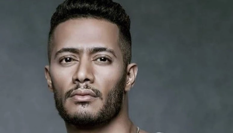 سيدة تتهم محمد رمضان ونجله بالاعتداء على طفلهاتقدمت أم مصرية ببلاغ إلى الشرطة ضد جارها النجم محمد رمضان ونجله، متهمة الاثنين بالاعتداء جسديا على