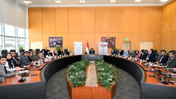 وزير الإسكان يتابع سير العمل بقطاع التخطيط والمشروعات بهيئة المجتمعات العمرانية الجديدةعقد المهندس شريف الشربيني، وزير الإسكان والمرافق والمجتمعات العمرانية، اجتماعا موسعا، مع الدك