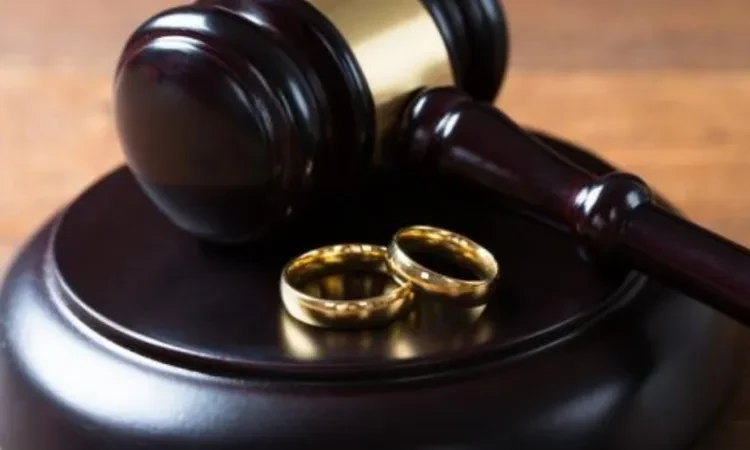 بيت الطاعة مش أي مكان.. اعرفي حقوقك وفق القانون منوعات في حالات النزاع الزوجي، قد تجد الزوجة نفسها مضطرة لمغادرة منزل الزوجية بسبب سوء المعاملة أو