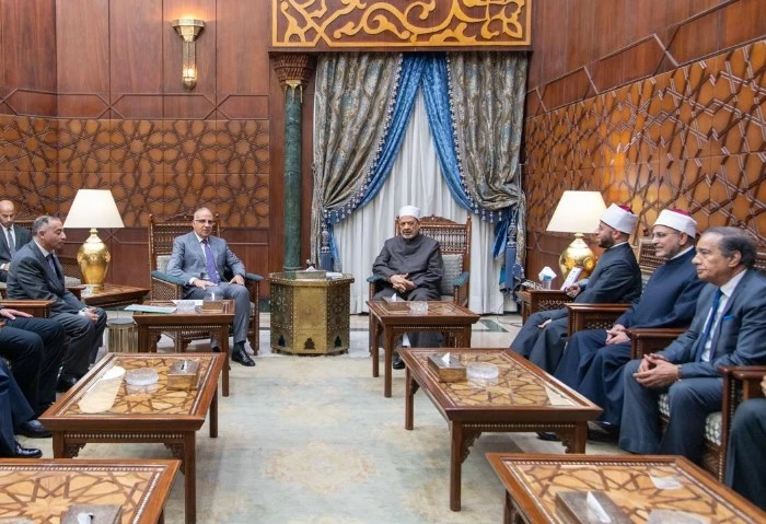 شيخ الأزهر ل وزير الري: مستعدون لتصميم مقرر دراسي يدعو للحفاظ على المياه استقبل الإمام الأكبر الدكتور أحمد الطيب، شيخ الأزهر الشريف، بمقر المشيخة، الدكتور أسامة الأزهري، وزير الأوق