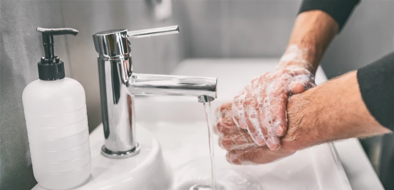 وداعا للأمراض.. خطوات بسيطة لغسل اليدين بشكل صحيح تؤثر على صحتك! صحة يعتبر غسل اليدين وسيلة سهلة للحماية من العدوى، لذا ينبغي عليك فهم متى تغسل يديك؟