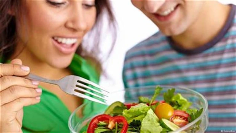 تخفف الألم المعدة.. تناول هذا الخضروات قبل النوم لايف ستايل 02:01 ص الجمعة 06 سبتمبر 2024 هل تساءلت يوما عن سر نوم هانئ وصحوة منعشة؟ قد يكون الجواب يكمن في طبق صغير من الخضروات الل