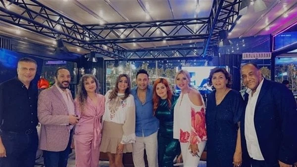 مفاجأة زوجته.. 20 صورة جديدة من حفل عيد ميلاد مصطفى قمراحتفل الفنان مصطفى قمر بعيد ميلاده داخل إحدى الأماكن العامة وشهد الاحتفال حضور عدد من النجوم