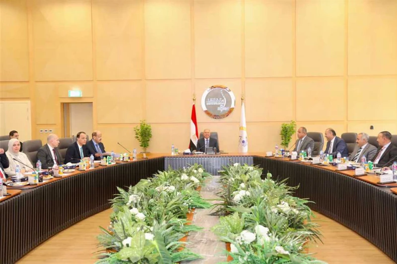 الوزير يوجه باستمرار تنفيذ خطة تطوير سوبر جيت ودعمها بأحدث الأتوبيسات ترأس الفريق كامل الوزير، نائب رئيس مجلس الوزراء وزير الصناعة والنقل، أعمال