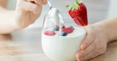 هذا النوع من التوت صديق لمرضى السكرى ومضاد للشيخوخة صحة وطب يعتبر التوت من أكثر الفواكه كثافة بالعناصر الغذائية، حيث يحتوى على البوتاسيوم وأحماض أوميجا 3 الدهنية ومضادات الأكسدة وغ