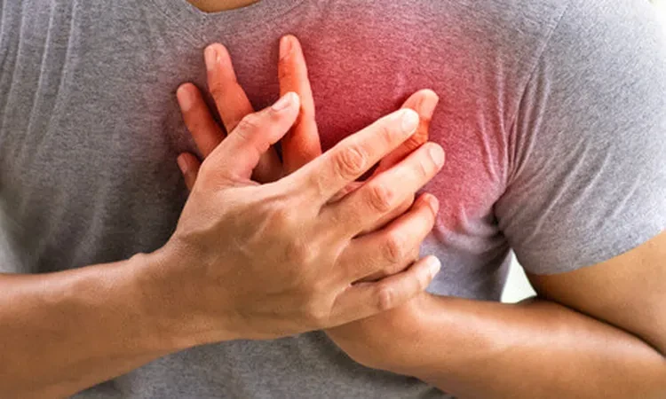 أسباب شائعة وراء الإصابة بألم في القلب.. خذ حذرك صحة يمكن أن يشير ألم القلب إلى مجموعة متنوعة من المشكلات الصحية، بعضها يستدعى القلق، لذا يجب ألا