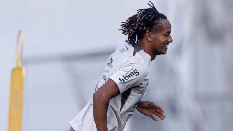 -كاريلو: سعيد بانضمامي لنادي كورينثيانز لما يمتلكه من قاعدة جماهيرية .. أكد لاعب الهلال والقادسية السابق، أندري كاريلو، عن سعادته الكبيرة لانضمامه