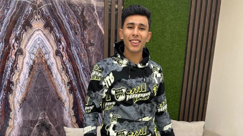 بسبب فتاة.. 4 أشخاص يذبحون عاملا أمام المارة في شبرا الخيمة شهدت منطقة شبرا الخيمة التابعة لمحافظة القليوبية، حادثة مروعة، عندما أقدم 4 أشخاص على قتل شاب يدعي محمود.ع، يبلغ من العم