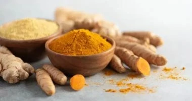 من مكون واحد فقط.. 7 مشروبات تساعدك على فقدان الوزن بسرعة صحة وطب الكركم من التوابل التي لها العديد من الخصائص الطبية والفوائد الصحية، بما في ذلك