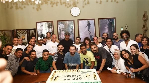 بدء تصوير مسلسل 220 يوم بحضور أبطاله.. صور بدأت أمس أسرة مسلسل 220 يوم تصوير المشاهد الأولى من العمل , حيث بدء أبطال المسلسل تصوير المشاهد الأولى