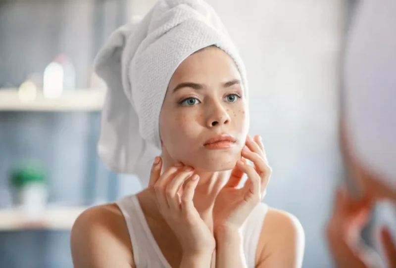 أسباب ظهور الحبوب في الوجه.. العوامل المؤثرةتعد الحبوب في الوجه من المشكلات الجلدية الشائعة التي يعاني منها الكثير من الأشخاص في مختلف مراحل حياتهم.