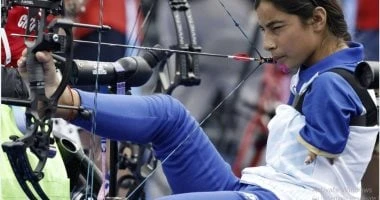 أبهرت الجميع برمية دون ذراعين.. ما مرض فوكوميليا المصابة به لاعبة البارالمبية صحة وطب أبهرت تسديدة القوس والسهم للاعبة البارالمبية شيتال ديفي الجميع في دورة ألعاب البارالمبية المقا