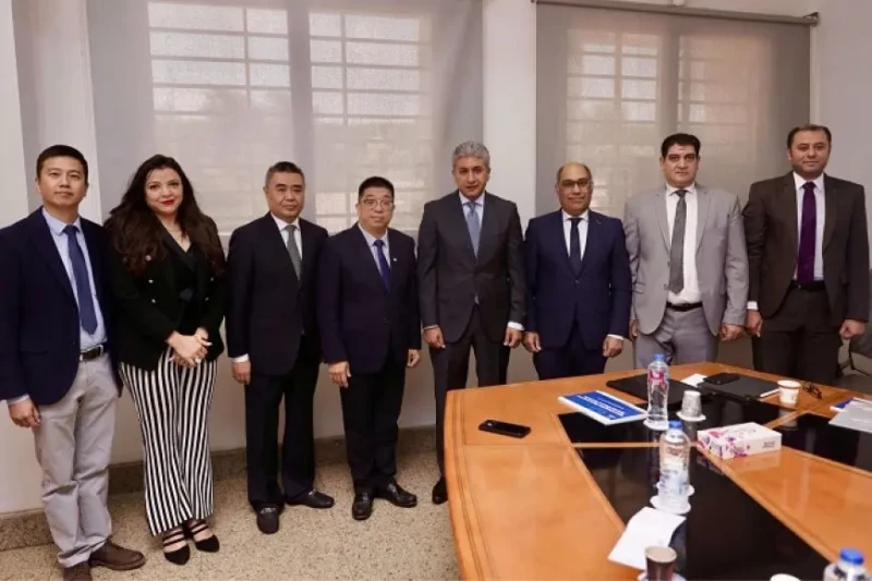 وزير السياحة يبحث مع شركة عالمية فرص الاستثمار المتاحة في مجال السياحة النيلية قام وزير السياحة والآثار شريف فتحي بعقد اجتماع في المتحف القومي