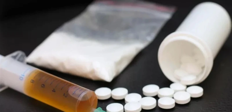 فنون ومشاهير: مفاجأة للوسط الفني.. القبض على فنان شهير بعد العثور بحوزته على مخدرات في مطار دولة عربية! مفاجأة للوسط الفني.. القبض على فنان شهير بعد