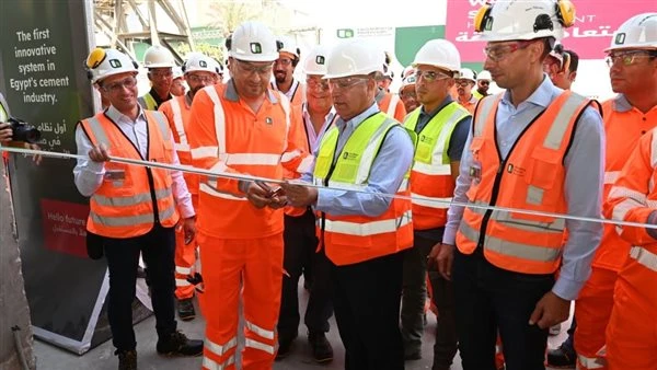 كامل الوزير: الدولة تبذل جهودا للتحول للاقتصاد الأخضر ودعم الصادراتافتتح الفريق مهندس كامل الوزير نائب رئيس مجلس الوزراء للتنمية الصناعية وزير الصناعة والنقل محطة استعادة الطاقة ال