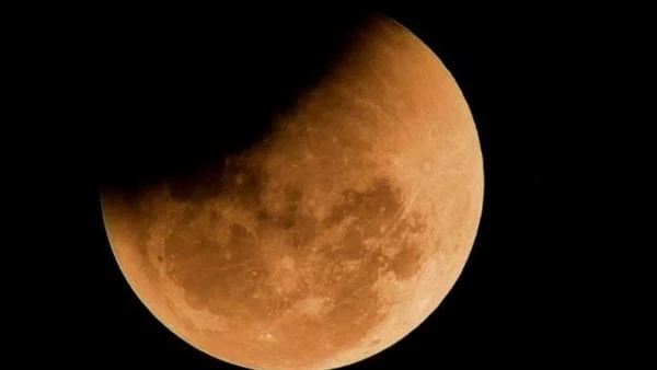 دعاء خسوف القمر المستجاب.. موعدها و7 كلمات عظيمة الآن يغفل عنهايكثر البحث عن دعاء الخسوف، وما يقال مع تزامن اليوم الأربعاء 18 سبتمبر، لظاهرة الخسوف الجزئي للقمر، خاصة وأن من السنن