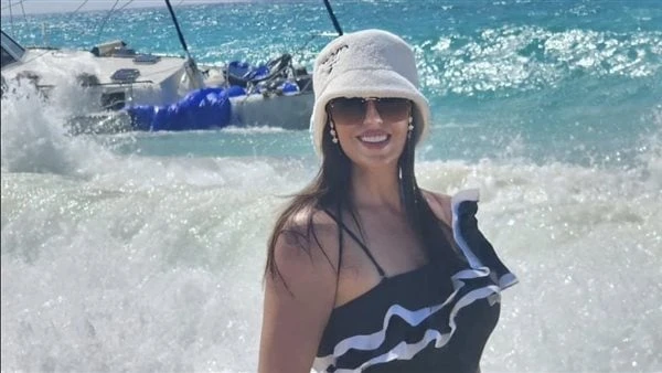 نيرمين الفقي تودع الصيف بصورة جديدة ودعت الفنانة نيرمين الفقي الصيف بصورة جديدة لها، على صفحتها الشخصية بموقع التواصل الإجتماعي انستجرام، وكتبت