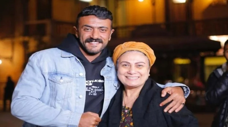 سلوى عثمان: بحب أحمد العوضي لكن زعلانة منه (خاص) عبرت الفنانة سلوى عثمان، عن حزنها بسبب عدم ترشيحها من قبل الفنان أحمد العوضي للمشاركة في مسلسل فهد