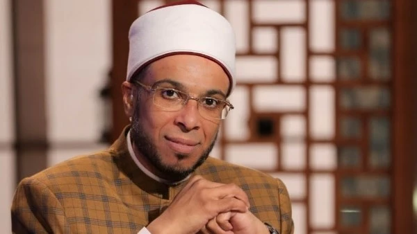 بعد تقديم واجب عزاء ل خالد الصاوي في كلبته.. الشيخ محمد أبو بكر يهاجم مظهر شاهين انتقد الشيخ محمد أبو بكر مواساة وتعزية الشيخ مظهر شاهين للفنان خالد