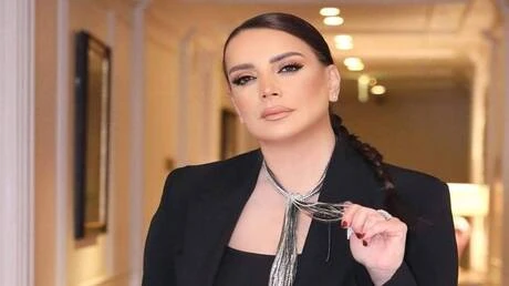 بعد 30 سنة.. شكران مرتجى تصبح رسميا فنانة سورية (فيديو) تعرف على التالي بعد 30 سنة.. شكران مرتجى تصبح رسميا فنانة سورية (فيديو)، ولم تتمالك شكران دموعها بعد حصولها على البطاقة، معب