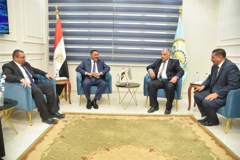 محافظ مطروح يستقبل وفد جامعة الأزهر لتفعيل إنشاء فرعها استقبل اللواء خالد شعيب محافظ مطروح اليوم الأربعاء، وفد لجنة جامعة الأزهر الشريف المعنية