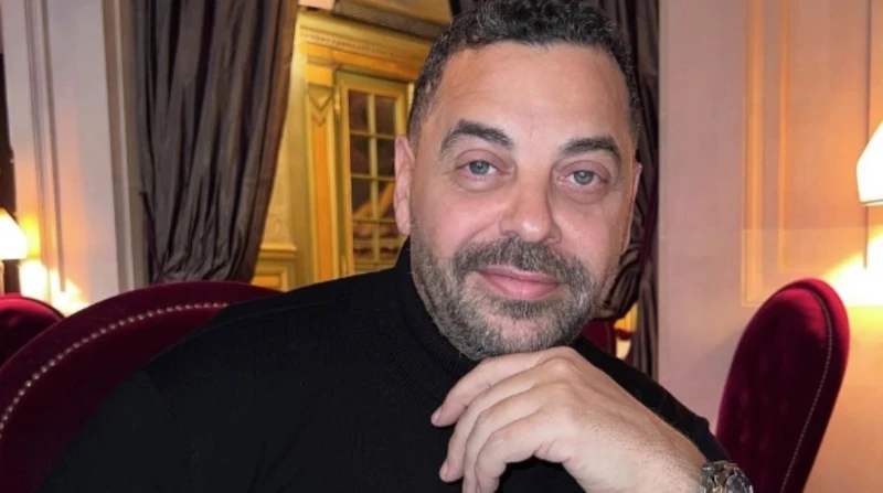 طارق العريان.. مخرج بروحين - افاق عربية يصنف طارق العريان من المبدعين الذين يتمتعون برؤية فنية خاصة وقدرة على تقديم أعمال متنوعة، ما جعله من الأسماء البارزة في المجال الفني العربي