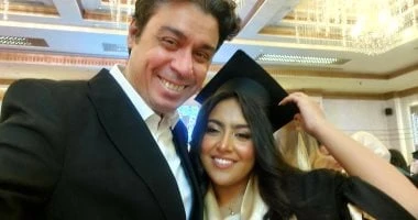 محسن رزق يوجه رسالة مؤثرة لابنته: دموعي نزلت غصب عني.. بنت أبوكي الجدعة تعرف على التالي محسن رزق يوجه رسالة مؤثرة لابنته: دموعي نزلت غصب عني.. بنت أبوكي الجدعة، أعرب المخرج المسرحى