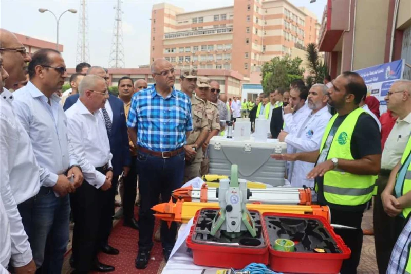 محافظ القليوبية يتفقد اصطفاف معدات الشرب والصرف الصحي لمجابهة الأزمات تفقد المهندس أيمن عطية، محافظ القليوبية، شركة مياه الشرب والصرف الصحي