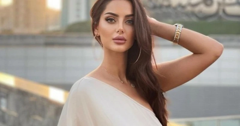 الفن و المشاهير: ماهلاغا جابري محرجة بسبب مشكلة بفستانها قبيل وصولها إلى مهرجان فينيسيا-بالفيديو تعرضت العارضة العالمية من أوصل إيرانية ماهلاغا جابري