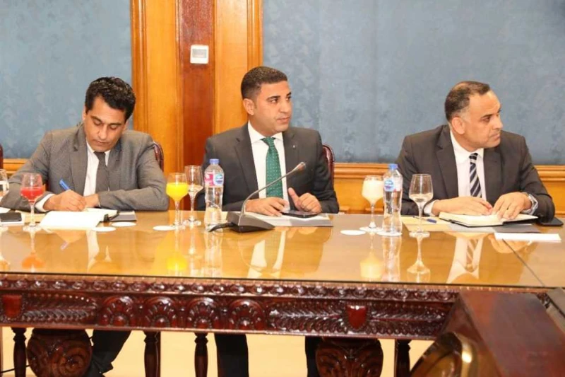 وزير التعليم في لقاء رؤساء تحرير الصحف والإعلاميين: أزمة كثافات الفصول ستتراجع هذا العام عقد محمد عبداللطيف وزير التربية والتعليم والتعليم الفني،