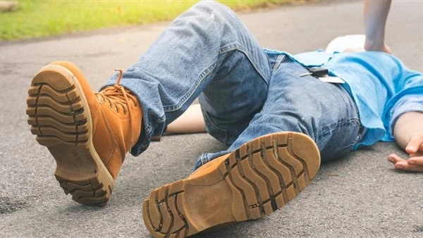 مع موجة الحرارة ماهو الإغماء الحراري وعلاجه .. أهم العلامات المميزة لهيعد الإغماء الحراري من المشكلات الصحية التي يمكن أن تهدد حياة الإنسان إذا لم يتم علاجها في الوقت المناسب.الإغم