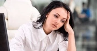 تعانى دائما من التعب والإرهاق.. 5 عوامل قد تكون وراء ذلك صحة وطب هل تشعر بالإرهاق غالبا حتى بعد النوم طوال الليل، فالإرهاق نتيجة لعوامل عديدة، ولكن أحد الأسباب الأكثر إهمالا هو نقص