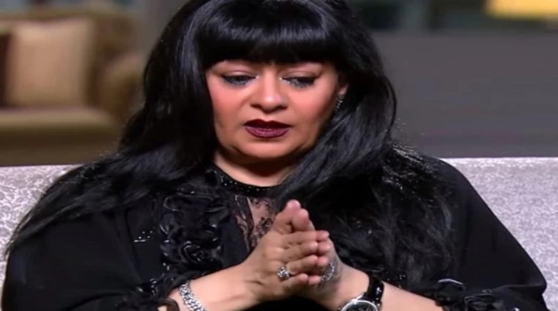 فريدة سيف النصر وخالد منتصر.. حرب كلامية حول العري والجنة تعرضت الفنانة فريدة سيف النصر لسخرية من الصحفي خالد منتصر، بعدما انتقدت الملابس العارية لبعض النجمات، قائلة: استري نفسك يا