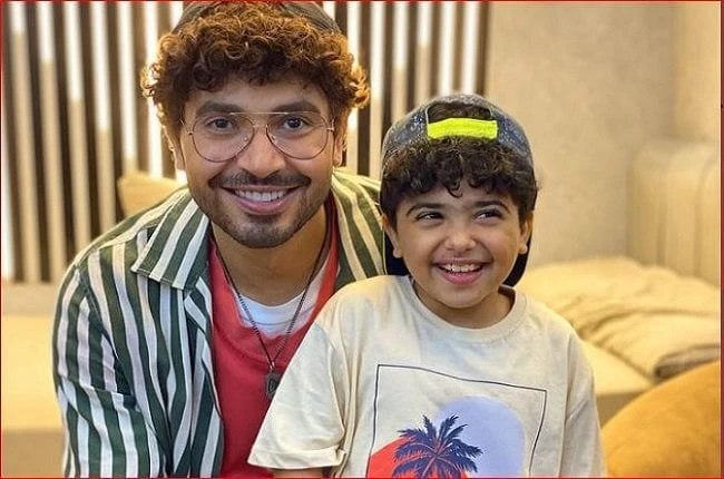 فن: محتاج يسافر الإمارات.. محمد أنور يناشد بعلاج طفل مريض بضمور العضلات ناشد الفنان محمد أنور، بالتكفل بعلاج الطفل علي، المصاب بضمور العضلات دوشين، ويحتاج للسفر لدولة الإمارات، وتب