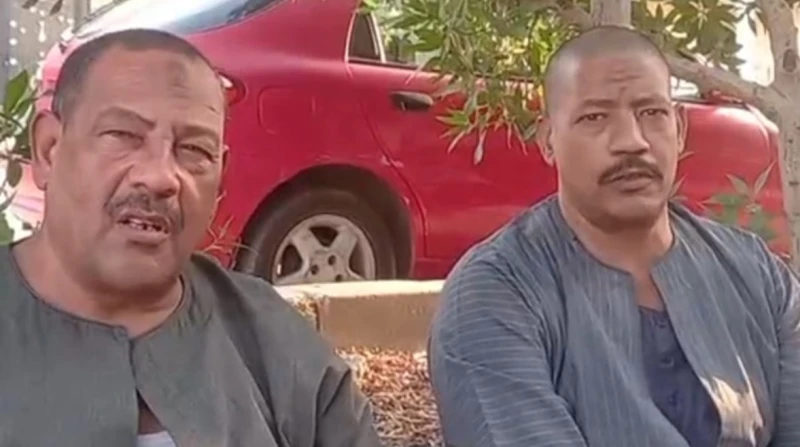 ابنة مقتولة وزوج مسجون وأب يحكي: نيرة ماتت صامتة (فيديو) مكالمة هاتفية بعد صلاة العشاء، قلبت حياة أب رأسا على عقب. ففي ليلة بدت عادية، تحول كل شيء في حياة ياسر إلى كابوس. مكالمة ها