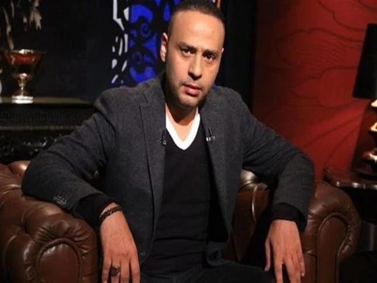 محمود عبدالمغني ينشر صورة مع منة فضالي وميرفت أمين ويعلق: أنا والقمرات تعرف على التالي محمود عبدالمغني ينشر صورة مع منة فضالي وميرفت أمين ويعلق: أنا