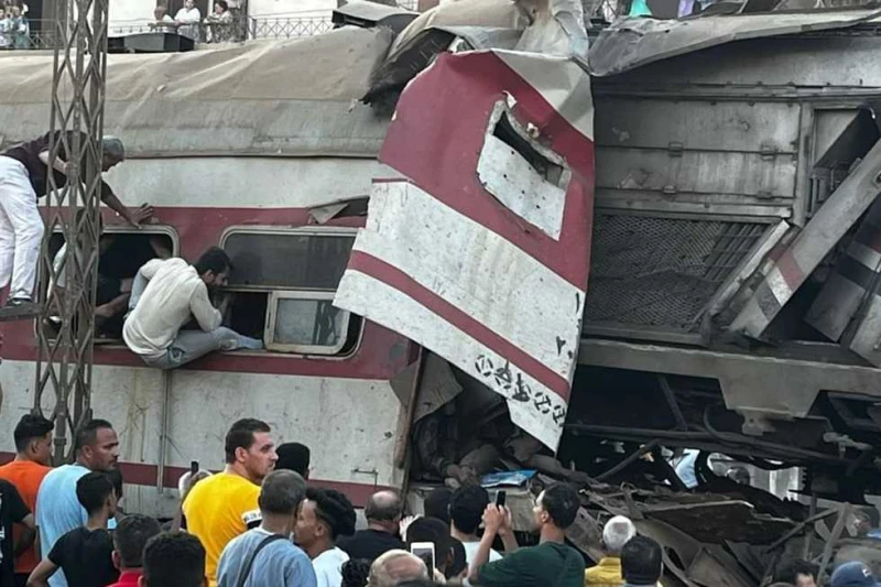 50 مصابا و3 وفيات.. الصحة تعلن ارتفاع ضحايا حادث تصادم قطاري الزقازيق (بيان رسمي) ارتفعت أعداد المتوفين في حادث تصادم قطاري الزقازيق في محافظة