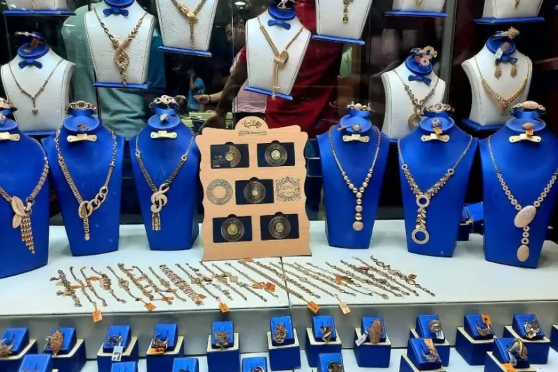 سعر الذهب اليوم الأربعاء 18-9-2024 بمحلات الصاغة ثبت سعر الذهب، خلال مستهل تعاملات اليوم الأربعاء 18-9-2024، في محلات الصاغة بالأسواق المحلية، بعد