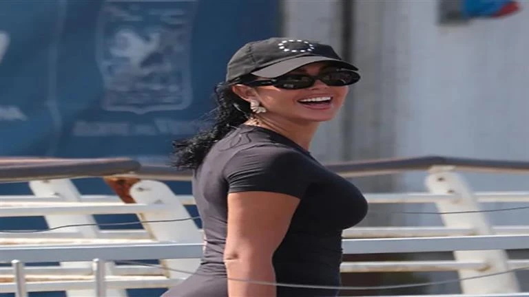 فنون: جورجينا تخطف الأنظار في البندقية قبل حضور فعاليات مهرجان فينيسيا السينمائي 06:17 م الثلاثاء 03 سبتمبر 2024 كتب- مروان الطيب: وصلت عارضة الأزياء الإسبانية جورجينا رودريجيز إلى