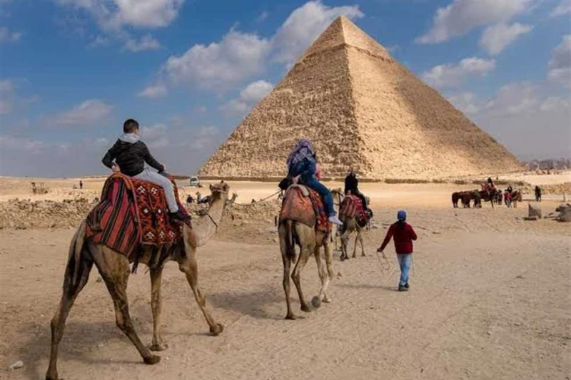 للعام الثالث على التوالي.. مصر الأول أفريقيا في مؤشر العلامة التجارية للدولة في مجال السياحة حققت مصر إنجازا جديدا في قطاع السياحة، حيث تصدرت الدول الإفريقية للعام الثالث على التوا